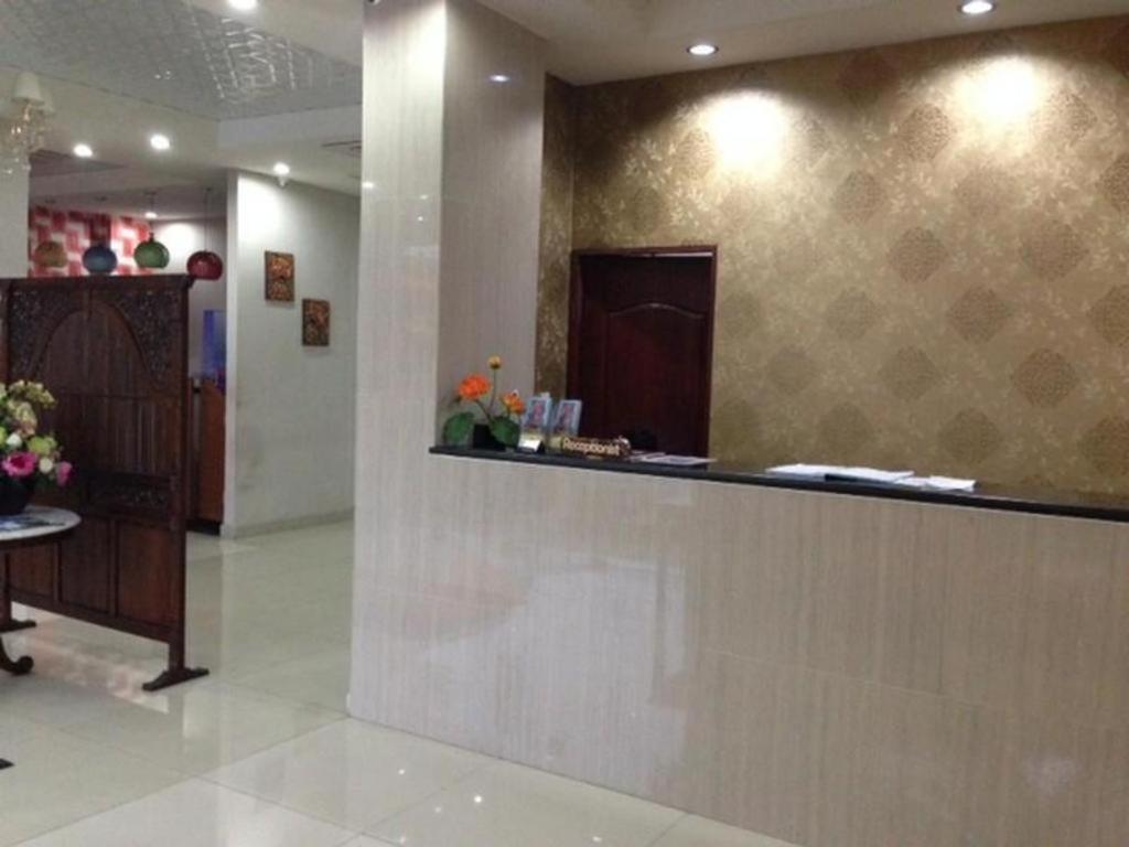 Hotel Teratai Cikarang Bekasi Esterno foto